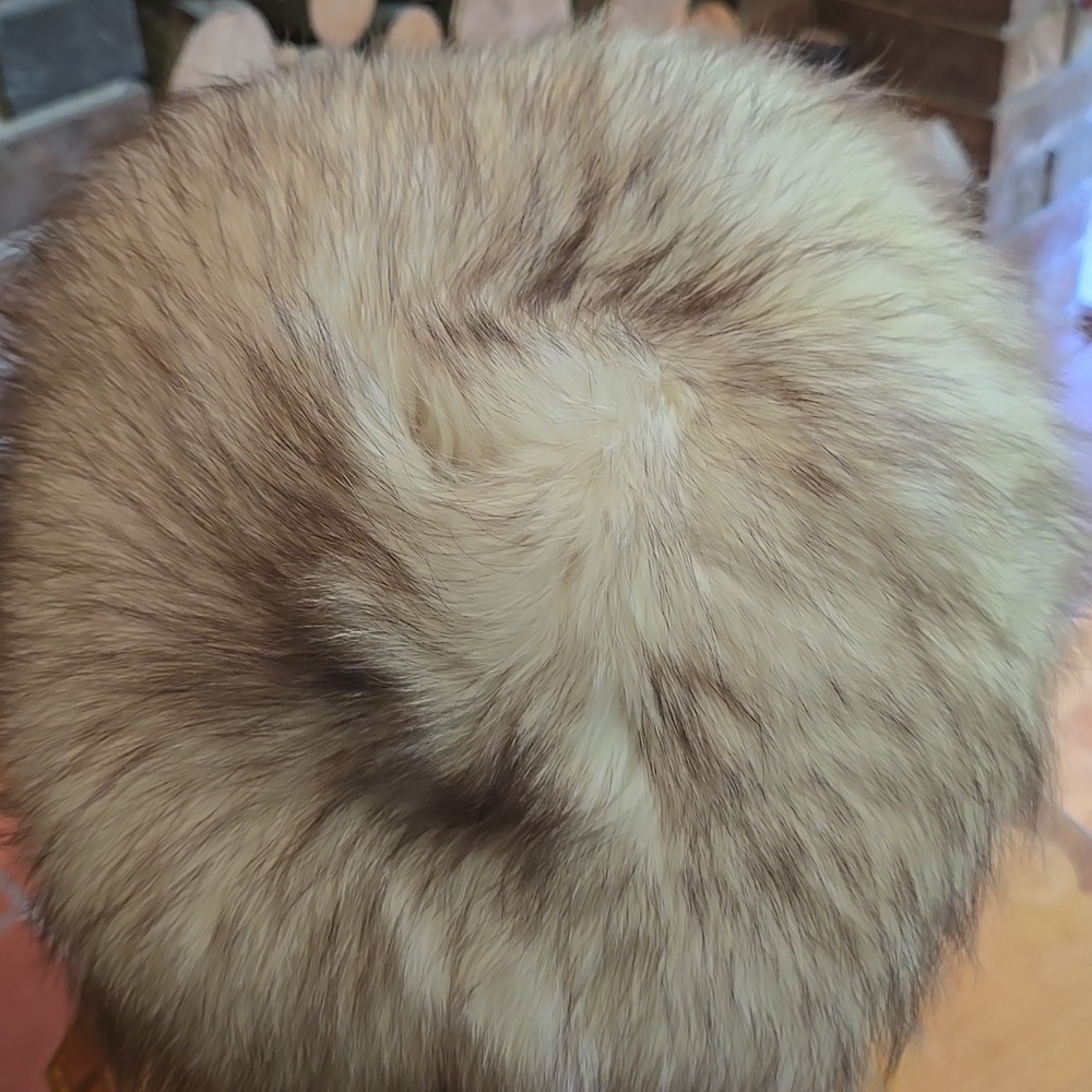 Vintage 1968 White Fox Fur Winter Hat, 21" Around Inside - Picture 5 of 7
